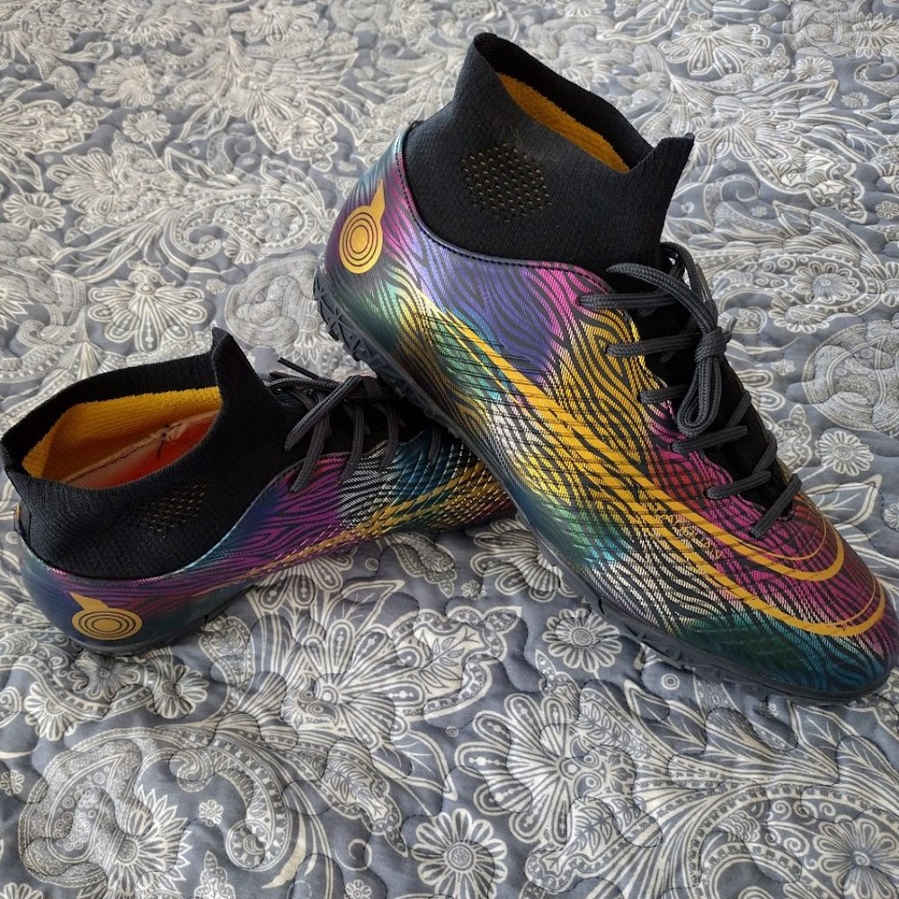 Soccer Cleats (Men's 10.5 / Women's 12)